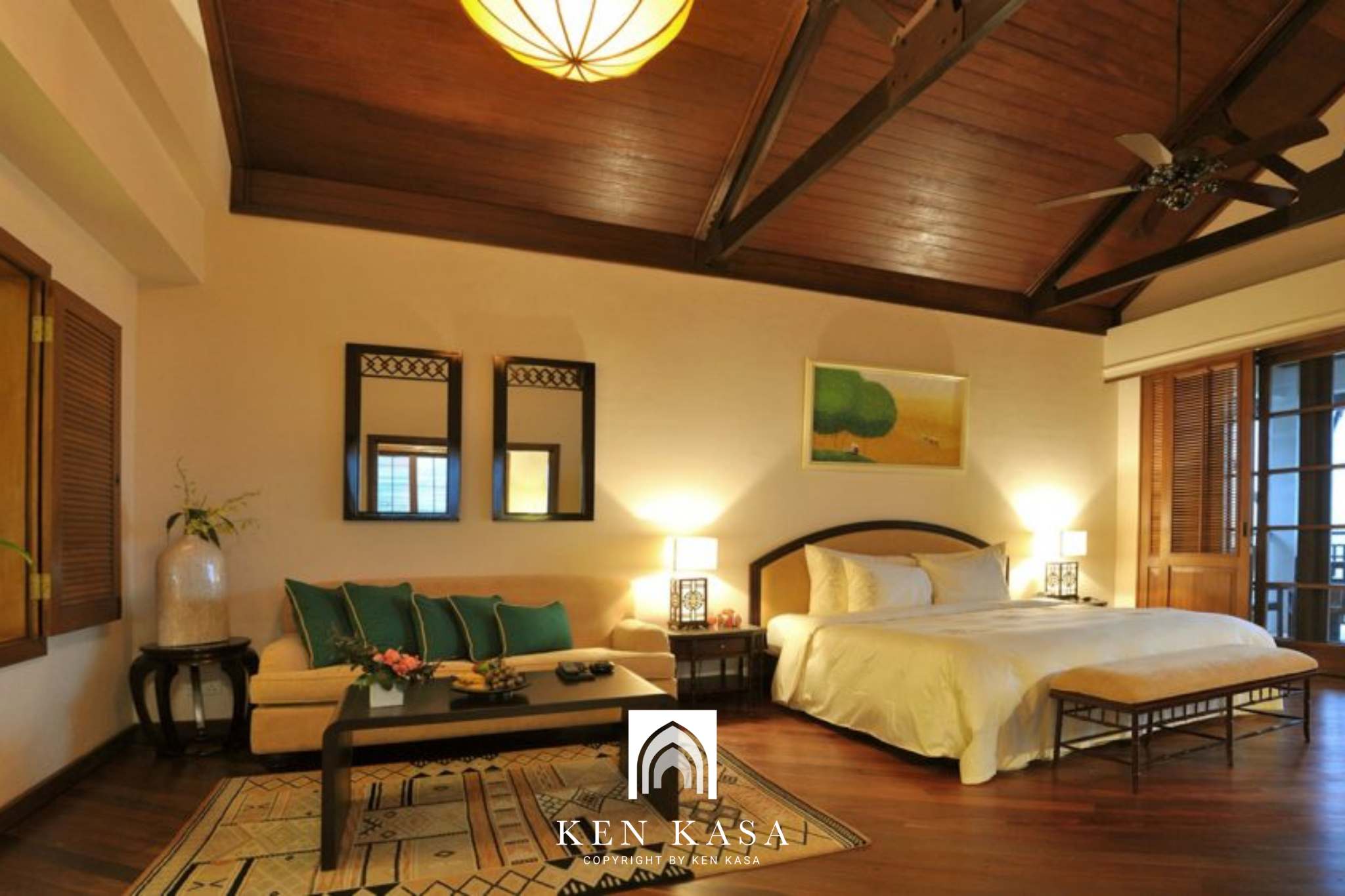 Giường ngủ của ph&ograve;ng suite 